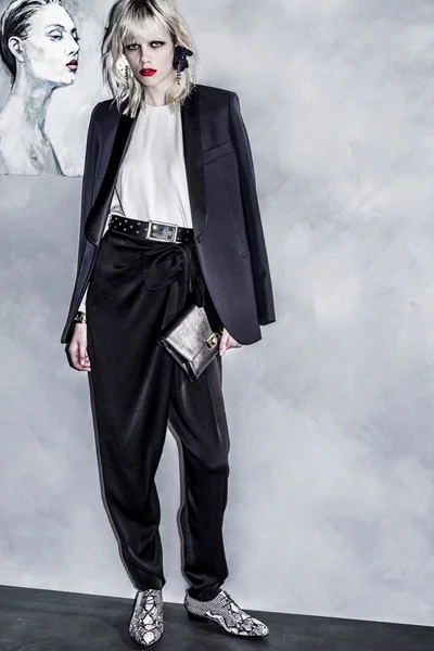 Look 25